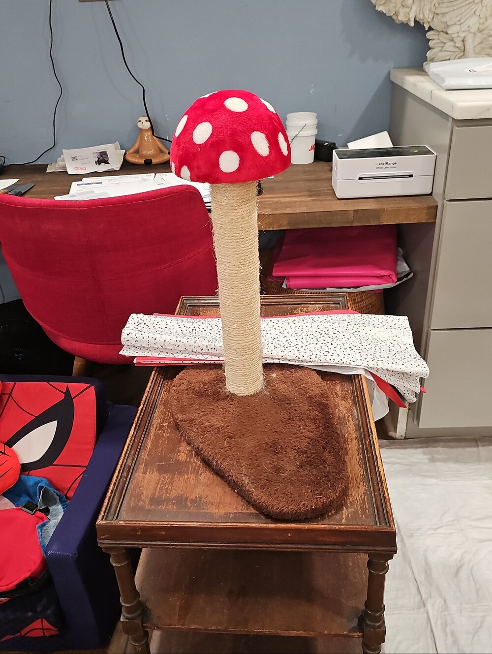 Mushroom cat scratching post red white plush top jute-wrapped scratching stem